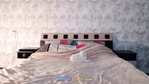 Блаженная крошка Bloodandmilk отсасывает пенис