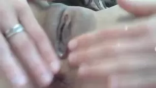 Возбужденная телочка кончает в привате Aliskakitty