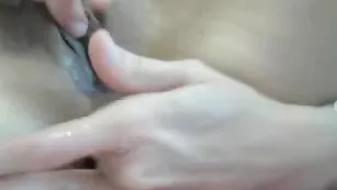 Возбужденная телочка кончает в привате Aliskakitty