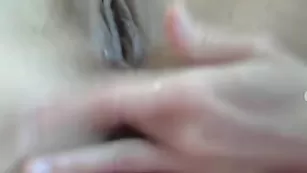 Возбужденная телочка кончает в привате Aliskakitty