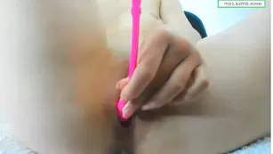 Сексапильная модель DivineAngelX мастурбирует киску