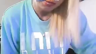 Красивая самка cockyangel02 пальчиками трахает пизду