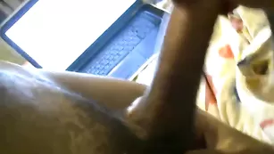 Прекрасная модель умело отсасывает член Sexfdevbgerge