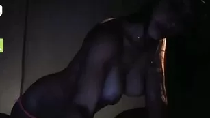 Блаженная проказница xxprincesslatinax разминает сосочки