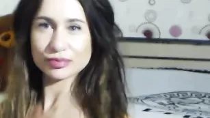 Прекрасная модель Milledyum мастурбирует половые губки