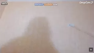 Темноволосая шмара verybig-tits вываливает пышные сиськи