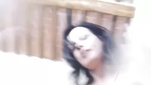 Зажигательная самка Naughtyelle яро долбит задницу