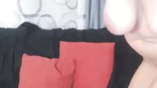 Зажигательная самка Naughtyelle яро долбит задницу