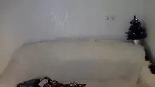 Худая шлюшка раздевается на камеру Ashleybulgari