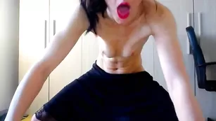 Худая самка catty190 дрочит щелки ловенсом