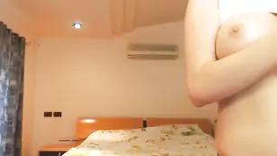 Татуированная леди jayleekryss обнажает большие сиськи