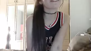 Симпатичная краля ashleybulgari вертит упругой попкой