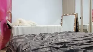 Несносная цыпочка ashleybulgari вертит большой жопой