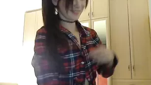 Знойная бестия ashleybulgari обнажает сексуально тело