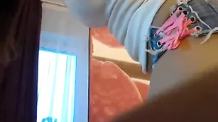 Озорная самка ashleybulgari танцует стриптиз