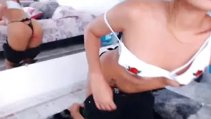 Озорная самка bsjuliana скромно раздевается