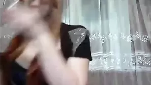 Сочная курва LadyyyO шалит с конфеткой