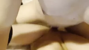 Шлюшка daria_vs_alexis отсасывает и ебется в анал