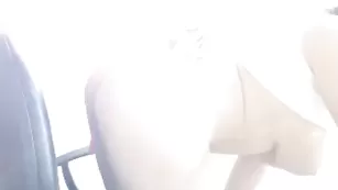 Привлекательная SWAROWSKAYA ярко дрочит пизду