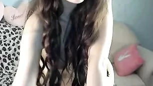 Очаровательная kissbella20 куражится в привате с фаллосом