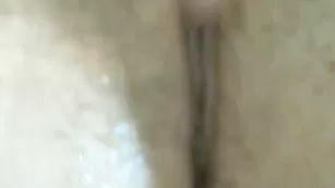 Знойная FunnyVirgin тискает киску пальчиками