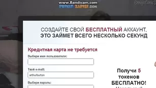 Голая сучка meoow дрочит бритую киску