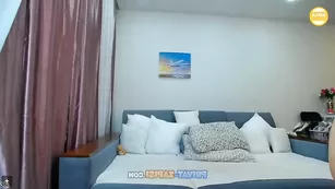 Сексуальная Jaxson демонстрирует упругие сиськи