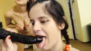 Распутная Lettali заглатывает черный елдак