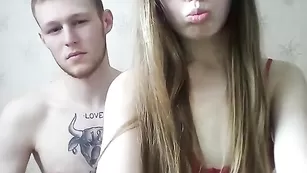 Худенькая скромница DirtysjMorty ублажает чувака