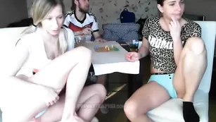 Похотливые сучки развлекаются во фри llovers4u2