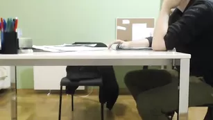 Топовая сучка adultainm3nt развлекается в офисе