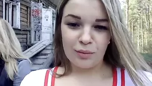 Распутные блондинки обнажаются в лесу innocentmistress