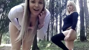 Распутные блондинки обнажаются в лесу innocentmistress