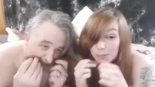 Дедушка лижет пизду юной крале gamergirlroxy