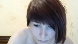 Обнаженная Sweetty-Fox трахает себя пальчиками