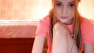Пылкая valery_shy тискает половые губки