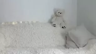 Топовая блядь ashleybulgari обнажает сиськи