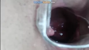 Заводная бабенка molo4kokira дрючит обе дырочки