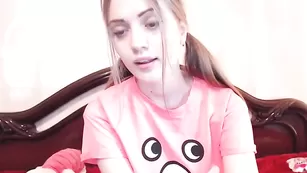 Сисястая малышка valery_shy нежно мастурбирует пизду