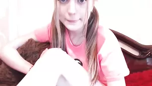 Сисястая красавица valery_shy мастурбирует пизду