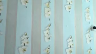 Грудастая рыженькая Yasminesss мастурбирует клитор