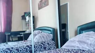 Русская стерва UCHILKA трахает пилотку