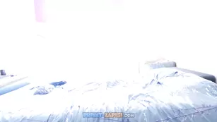 Симпатичная брюнетка шалит с хахалем vickypeaches