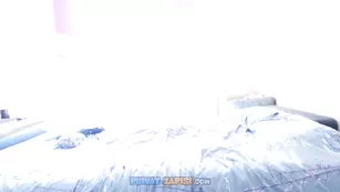 Симпатичная брюнетка шалит с хахалем vickypeaches