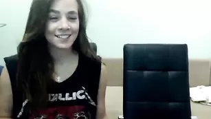 Повезло! Красивые девочки на спор показали в прямом эфире голую грудь