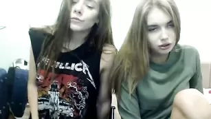 Повезло! Красивые девочки на спор показали в прямом эфире голую грудь