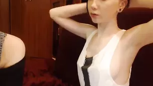 Грудастые телочки эротично целуются sailorwhore