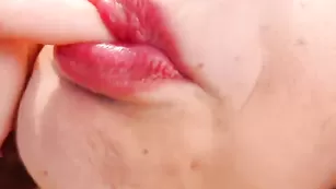 Рыженькая богиня 111Viagra дразнит огромными сиськами