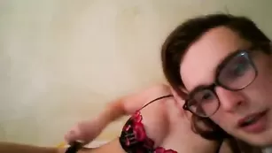 Грудастая соска отсасывает член MYru