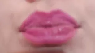 Кудрявая леди amyreyd теребит красивую письку